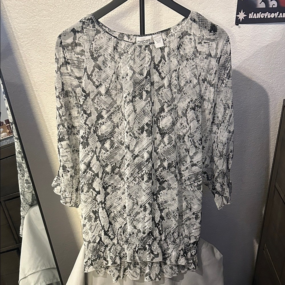 EUC Chico's Monochrome Snake Print Blouse. Size 2